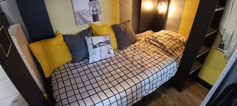 Dortoir de 4 lits de 13m2 chez l'habitant à la Porte d'Italie Hostel in Île-de-France