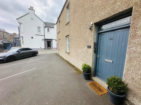 Top Floor Princes Street Apartment in Thurso