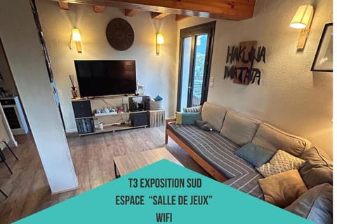 Communal lounge/ TV room, TV and multimedia, Living room