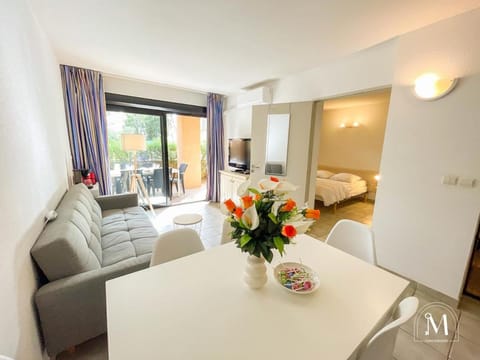 Spacieux T3 dans une résidence avec piscine Apartment in Sanary-sur-Mer