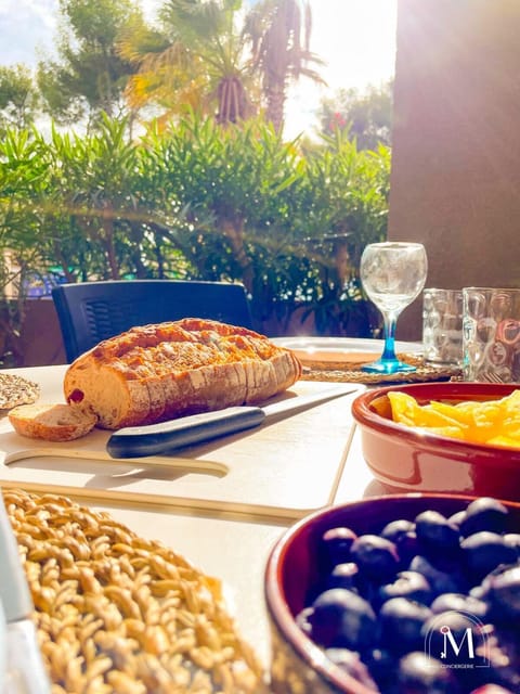 Spacieux T3 dans une résidence avec piscine Apartment in Sanary-sur-Mer