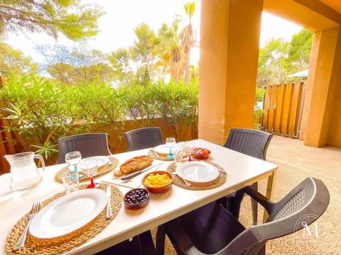 Spacieux T3 dans une résidence avec piscine Apartment in Sanary-sur-Mer