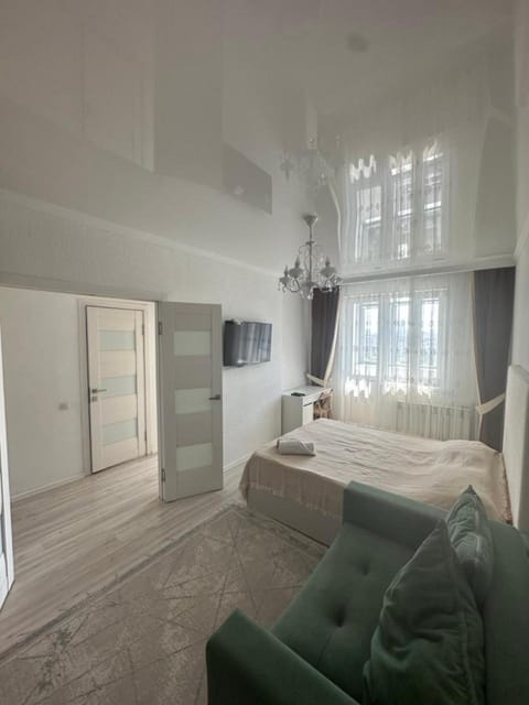 Bed, TV and multimedia, Living room, Photo of the whole room, Bedroom