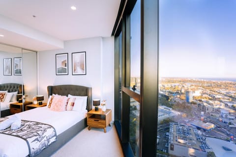 View (from property/room), Bedroom, Lake view, Sea view