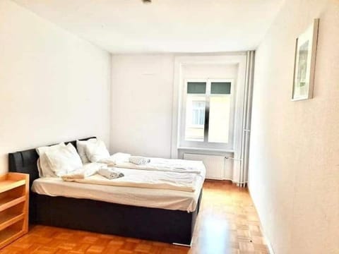 Huge 3 Room City Center Apartment next to Zurich HB Konrad - Self Checkin Apartment in Zurich City
