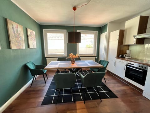 Kitchen or kitchenette, Seating area, Dining area, stove