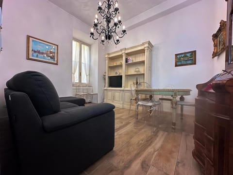 TV and multimedia, Living room, Seating area, Evening entertainment