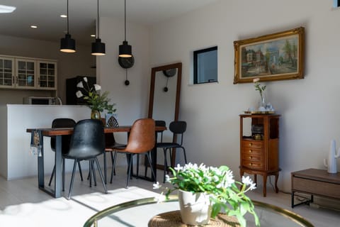 Living room, Seating area, Dining area