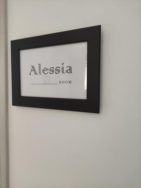 Logo/Certificate/Sign, Text overlay