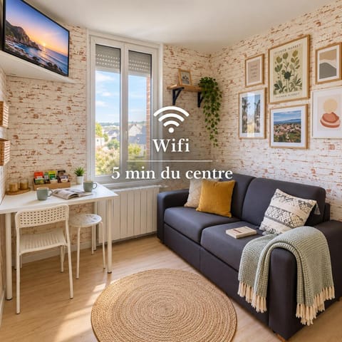 TV and multimedia, Seating area, City view
