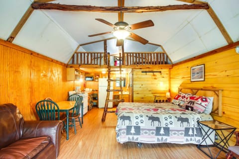 Cedar Falls Cabin 2 Family Getaway By Honey Creek Cabin in Davis