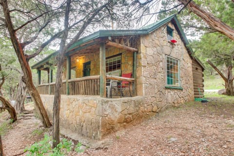 Cedar Falls Cabin 1 Near Arbuckle Mtn Trails Cabin in Davis