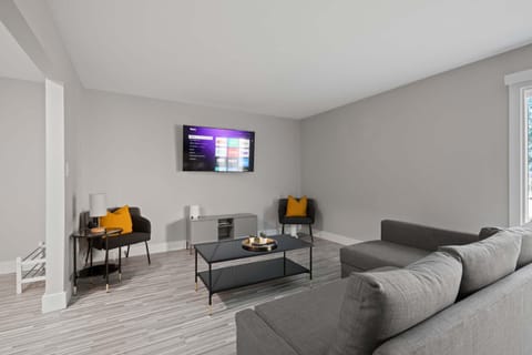 Charming Rochester Retreat Cozy & Stylish Stay Apartment in Rochester