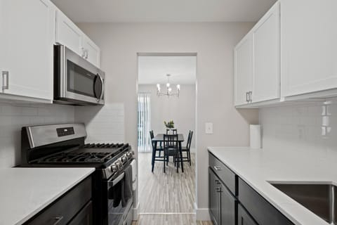 Cozy Stay Modern Comfort in the City Apartment in Rochester