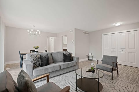 Cozy Stay Modern Comfort in the City Apartment in Rochester