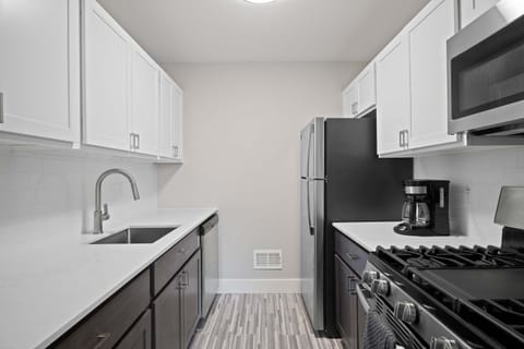 Cozy Stay Modern Comfort in the City Apartment in Rochester