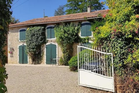Property building, Facade/entrance, Garden, Garden, Garden view