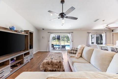 TV and multimedia, Living room, Seating area