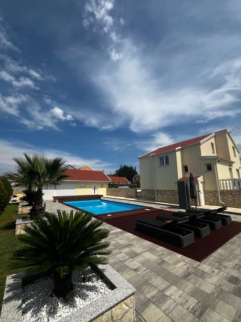 Property building, Day, Pool view, Swimming pool, sunbed