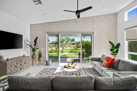 1 mi from Tennis Garden - Corn hole - Pool Access House in Indian Wells