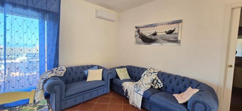 Living room, Seating area, air conditioner