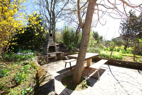 Patio, Spring, BBQ facilities, Garden