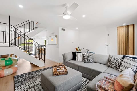 3 BR Condo in Palm Springs with Community Pool House in Palm Springs