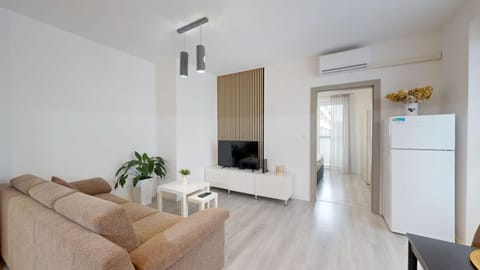 TV and multimedia, Kitchen or kitchenette, Living room, Seating area, air conditioner