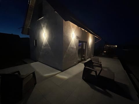 ''Kaszebe ''Domek letniskowy całoroczny z jacuzzi ,klimatyzacja nad jeziorem Raduńskim House in Pomeranian Voivodeship