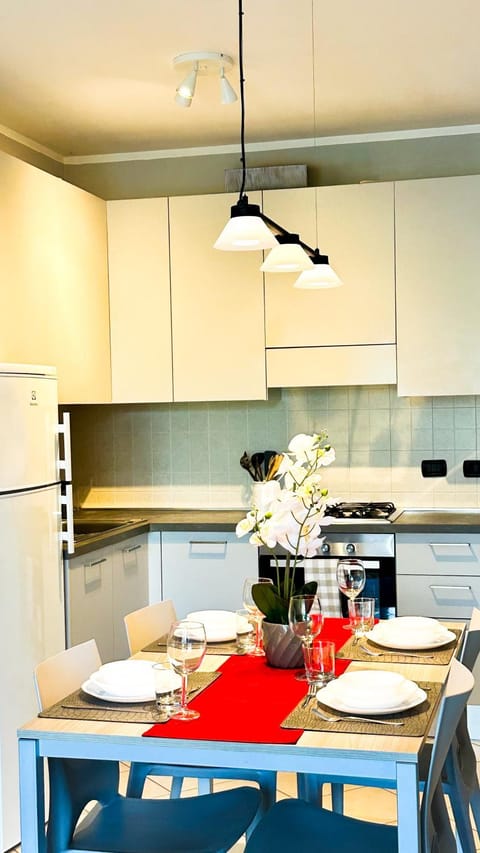 Kitchen or kitchenette, Dining area, pet friendly, stove