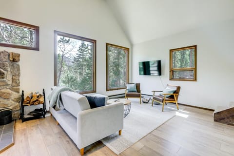 Steps to Crystal River Hideaway with Mountain Views House in Colorado