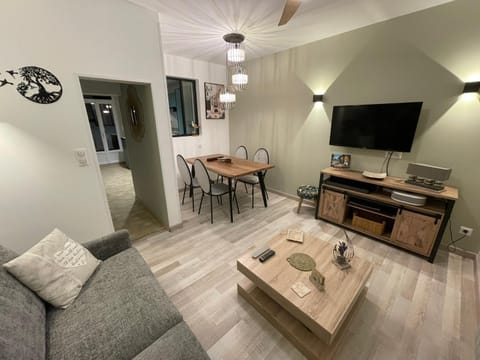 TV and multimedia, Living room, Dining area
