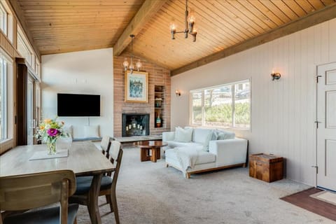 Cozy Oceanview Beach House -Monthly-Spring Special-Mar thru May House in Cambria