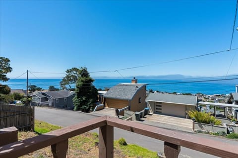 Cozy Oceanview Beach House -Monthly-Spring Special-Mar thru May House in Cambria