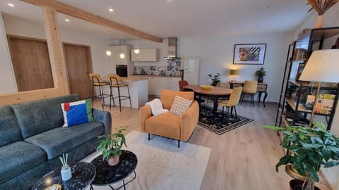 Kitchen or kitchenette, Seating area