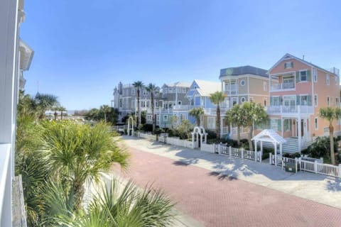 Centennial Coast Cottage - with Heated pool House in Saint Simons Island