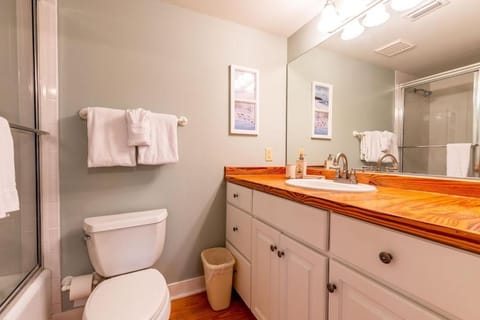 Centennial Coast Cottage - with Heated pool House in Saint Simons Island