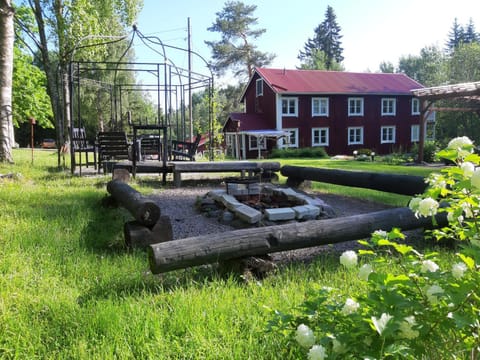 Facade/entrance, Garden, On site