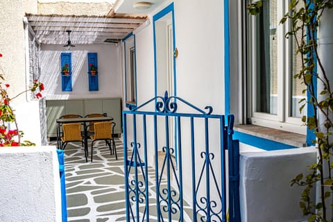 Property building, Facade/entrance, Balcony/Terrace