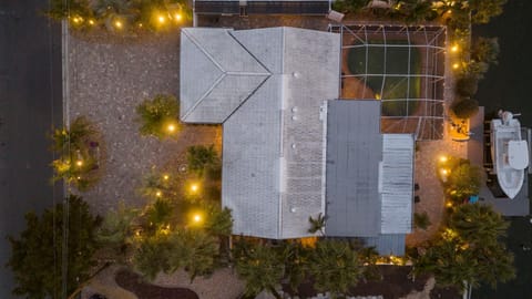 Dolphin Cabin! Available for Summer! Screened Pool, Dock & More! Cabin in Cortez