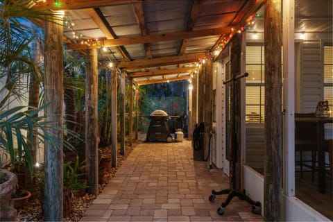 Dolphin Cabin! Available for Summer! Screened Pool, Dock & More! Cabin in Cortez