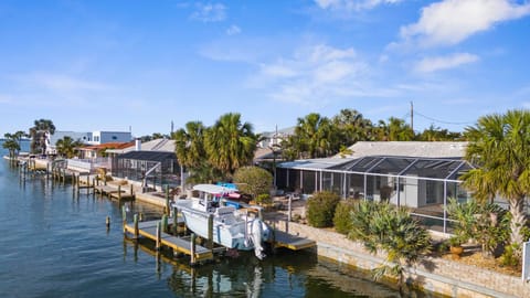 Dolphin Cabin! Available for Summer! Screened Pool, Dock & More! Cabin in Cortez