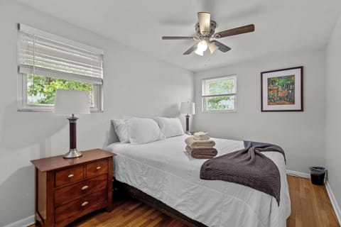 Spacious 4BR Home-Big Yard Huge Driveway Apartment in Pittsburgh