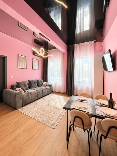 Communal lounge/ TV room, TV and multimedia, Living room, Seating area, Evening entertainment, air conditioner