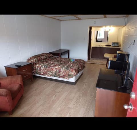 Saint Roberts Town and Village Motel Hotel in Saint Robert