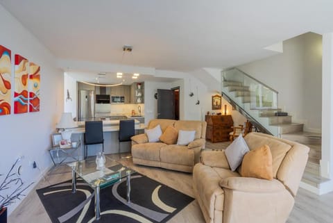 Relaxing Family Retreat with Stunning Golf Views Villa in Benalmadena