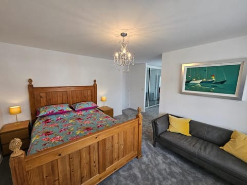 Bed, Living room
