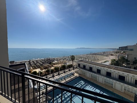 Nearby landmark, Day, Natural landscape, View (from property/room), Balcony/Terrace, Balcony/Terrace, Beach, Sea view
