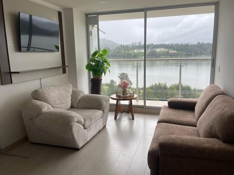 Natural landscape, TV and multimedia, View (from property/room), Balcony/Terrace, Living room, Seating area, Lake view, Mountain view