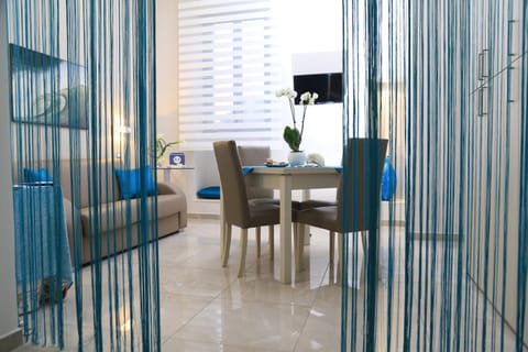 Communal lounge/ TV room, TV and multimedia, Seating area